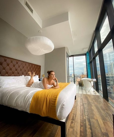 Eliza Taylor xxx star du porno archive