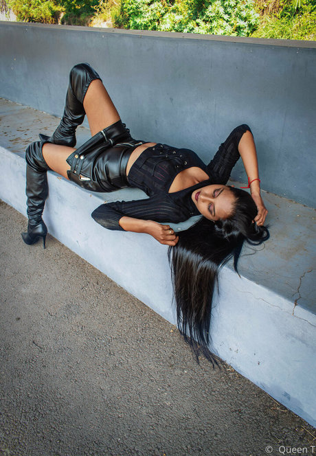 thequeentrish actrice chaude img