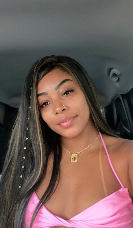 Cynthya Cybelle modèle sympa photos