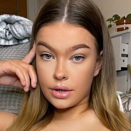 Savannah Jade belle star du porno archive