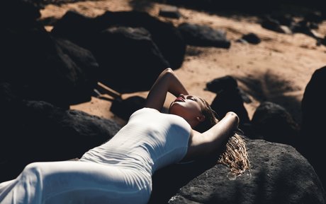 freyaannerayy actrice de nus photo