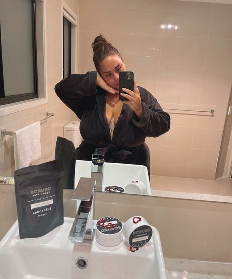 Antonia Waerea Adams star du porno en haute qualité img