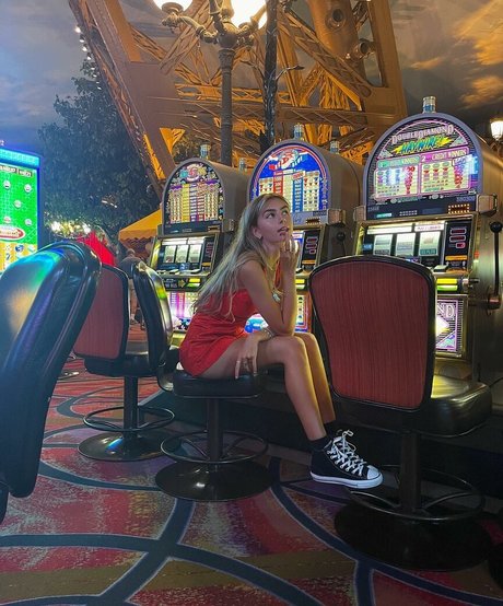 Emiliee Russo étoile chaude image