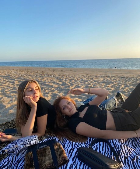 Emiliee Russo jolie star du porno photo