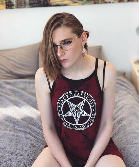 Alice In Wonder1and actrice sexy collection