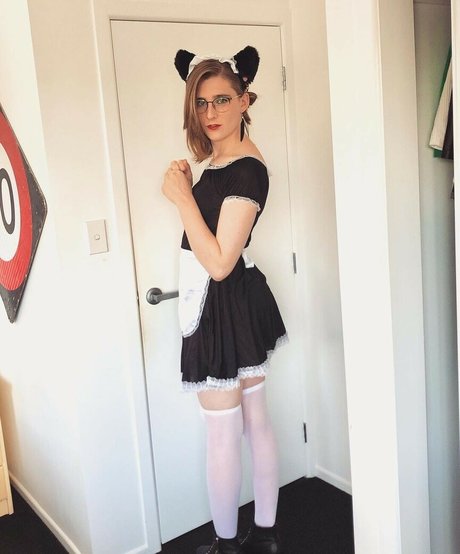 Alice In Wonder1and modèle de sexe image