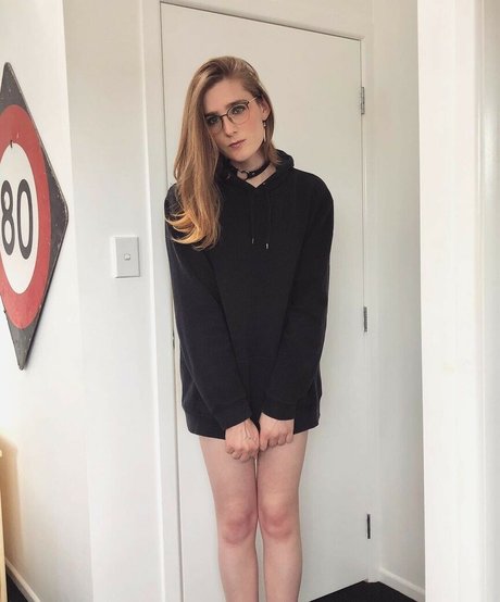 Alice In Wonder1and modèle sympa galeries