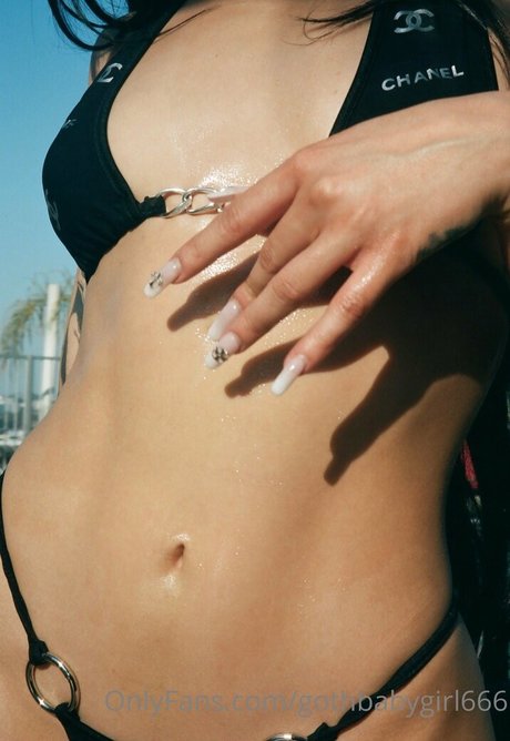 gothbabygirl666 actrice érotique photo