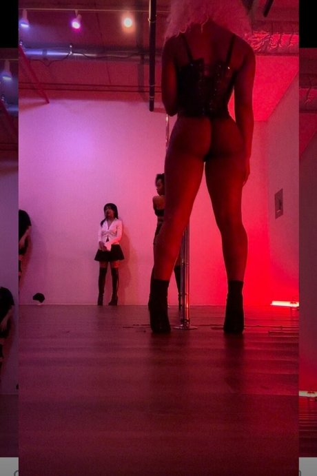 Crazyaniya modèle pornographique images