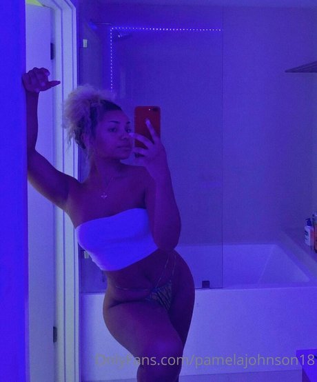 pamelajohnson18 star érotique photo
