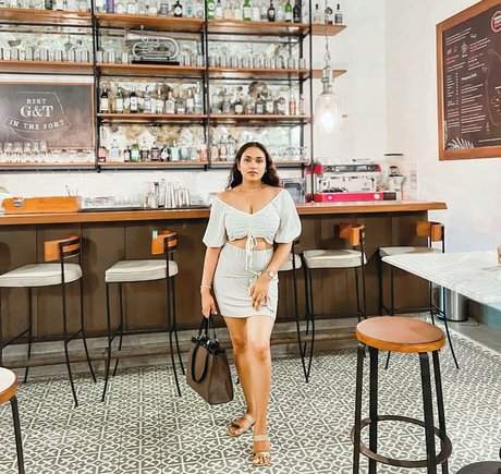 Nimesha Jayarathne modèle meilleur photos