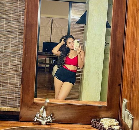 Nimesha Jayarathne sexe star du porno galerie