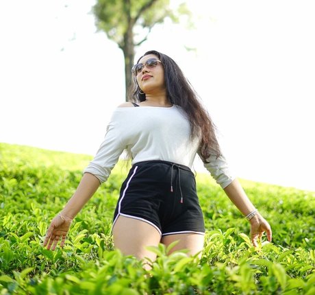 Nimesha Jayarathne art modèle galerie