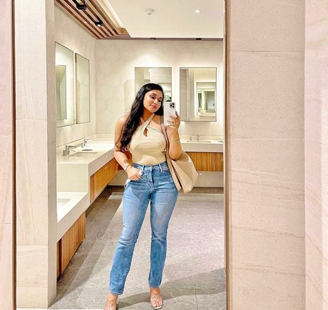 infirmière brune onlyfans chaud érotique galeries