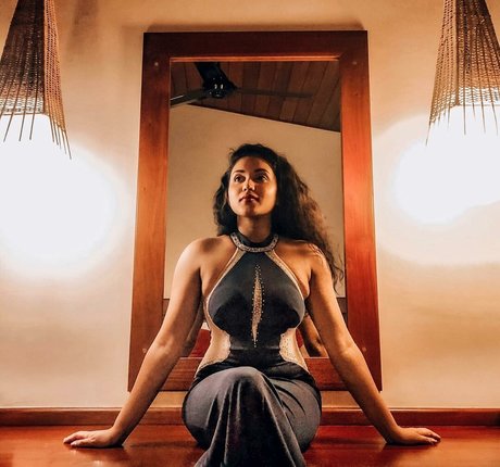 Nimesha Jayarathne modèle magnifique galerie