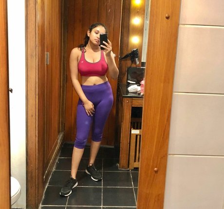 Nimesha Jayarathne nus de stars du porno photos