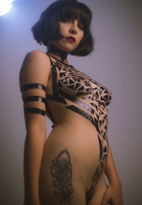 Vic Dagata actrice nue images