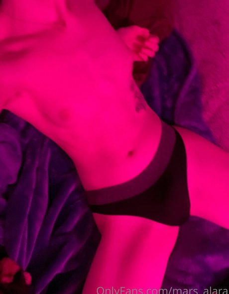 mars alara actrice de nus photo