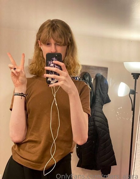 mars alara actrice chaude img