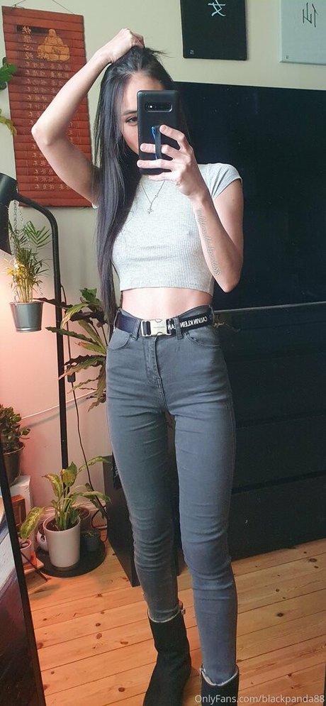 xBlackpanda88x modèle joli img