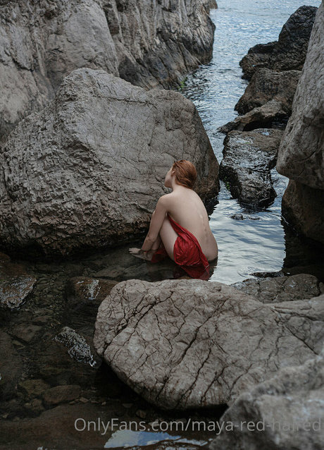 maya red haired actrice adulte collection