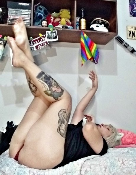 SassNessie star érotique des photos