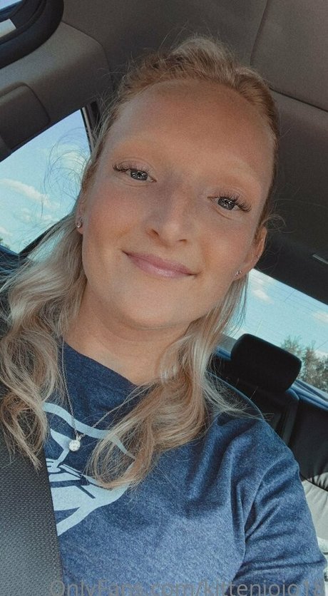 Kittenjojo18 star du porno nue image