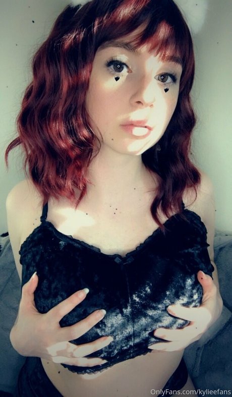 visage blond uniquementfans sexy sympa des photos