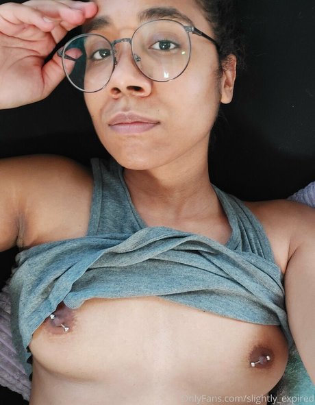 Slightly Expired star du porno galerie