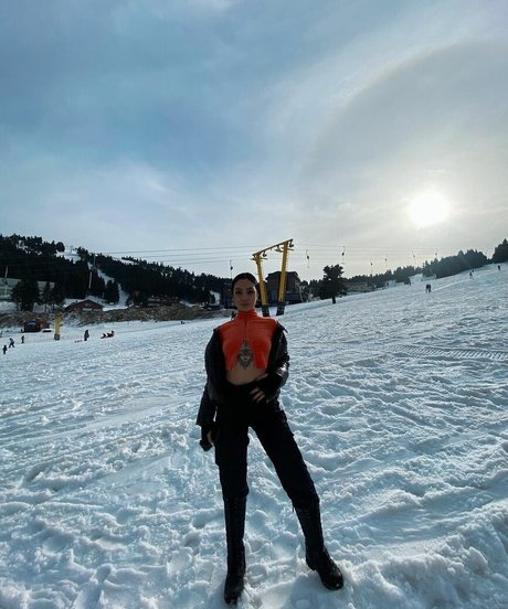 aysgencc jolie actrice photos