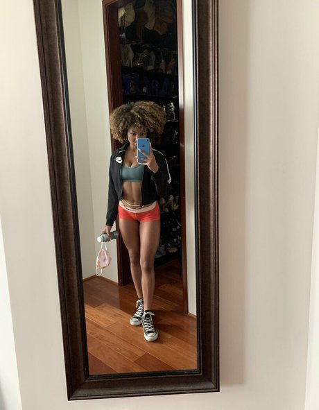 baisers lesbiens onlyfans belle haute qualité des photos