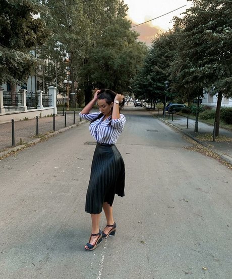 Emina Jahi étoile érotique img