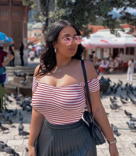 Emina Jahi haut de star du porno img