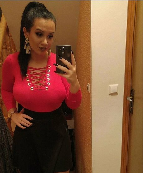 Emina Jahi top star galerie