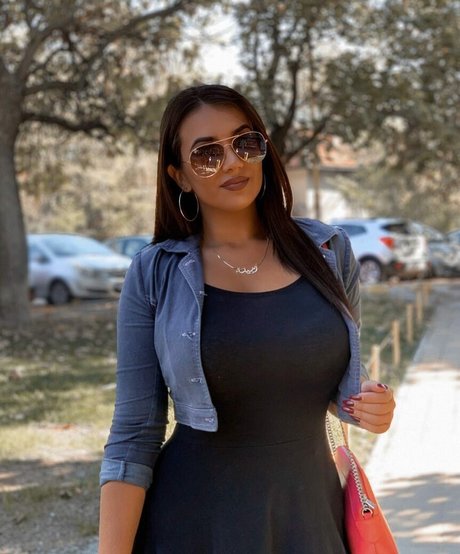 Emina Jahi actrice porno photo