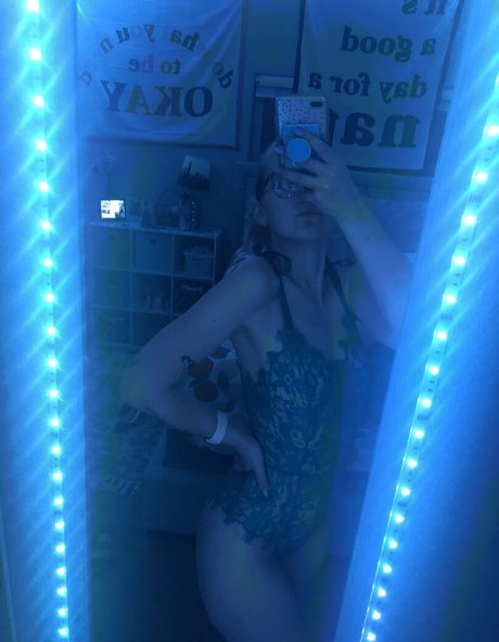 ébène sexy onlyfans haut nu photo