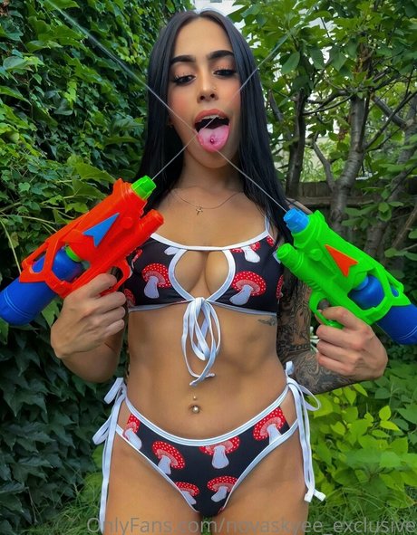 novaskyee exclusive beau modèle photo