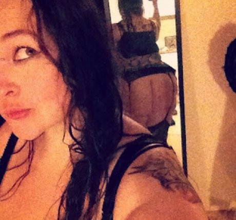 RainIsWet actrice exclusive images